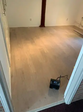 In Hoogersmilde een houten vloer eiken gerenoveerd. In Hoogersmilde een houten vloer eiken gerenoveerd.