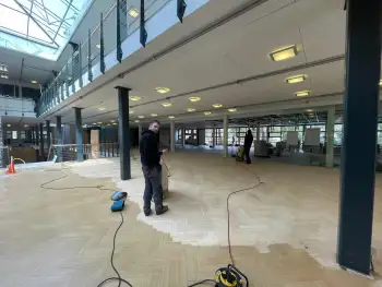 Renovatie bamboe visgraat parket Bij de Antea groep in Heerenveen Renovatie bamboe visgraat parket Bij de Antea groep in Heerenveen