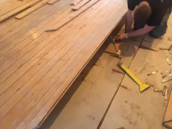 In Enschede een houten beuken vloer gerenoveerd