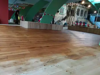 Eikenhouten vloer renoveren bij Center Parcs De Eemhof