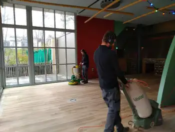 Eikenhouten vloer renoveren bij Center Parcs De Eemhof