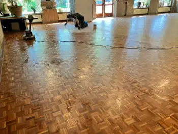 Renovatie Eiken mozaïek vloer in het buurthuis MellensHorst in Haren Renovatie Eiken mozaïek vloer in het buurthuis MellensHorst in Haren
