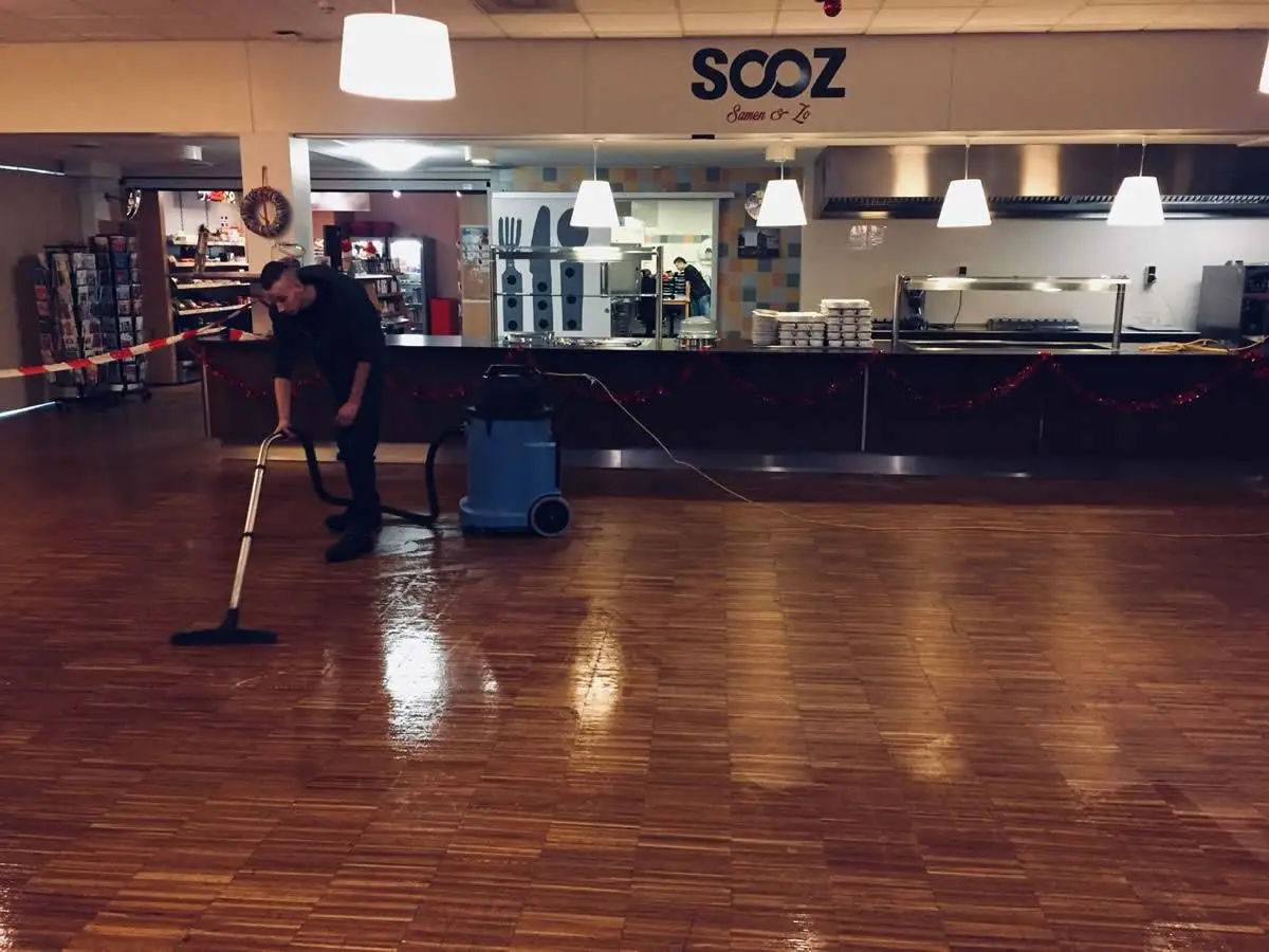 Periodiek houten vloer reinigen Periodiek houten vloer reinigen