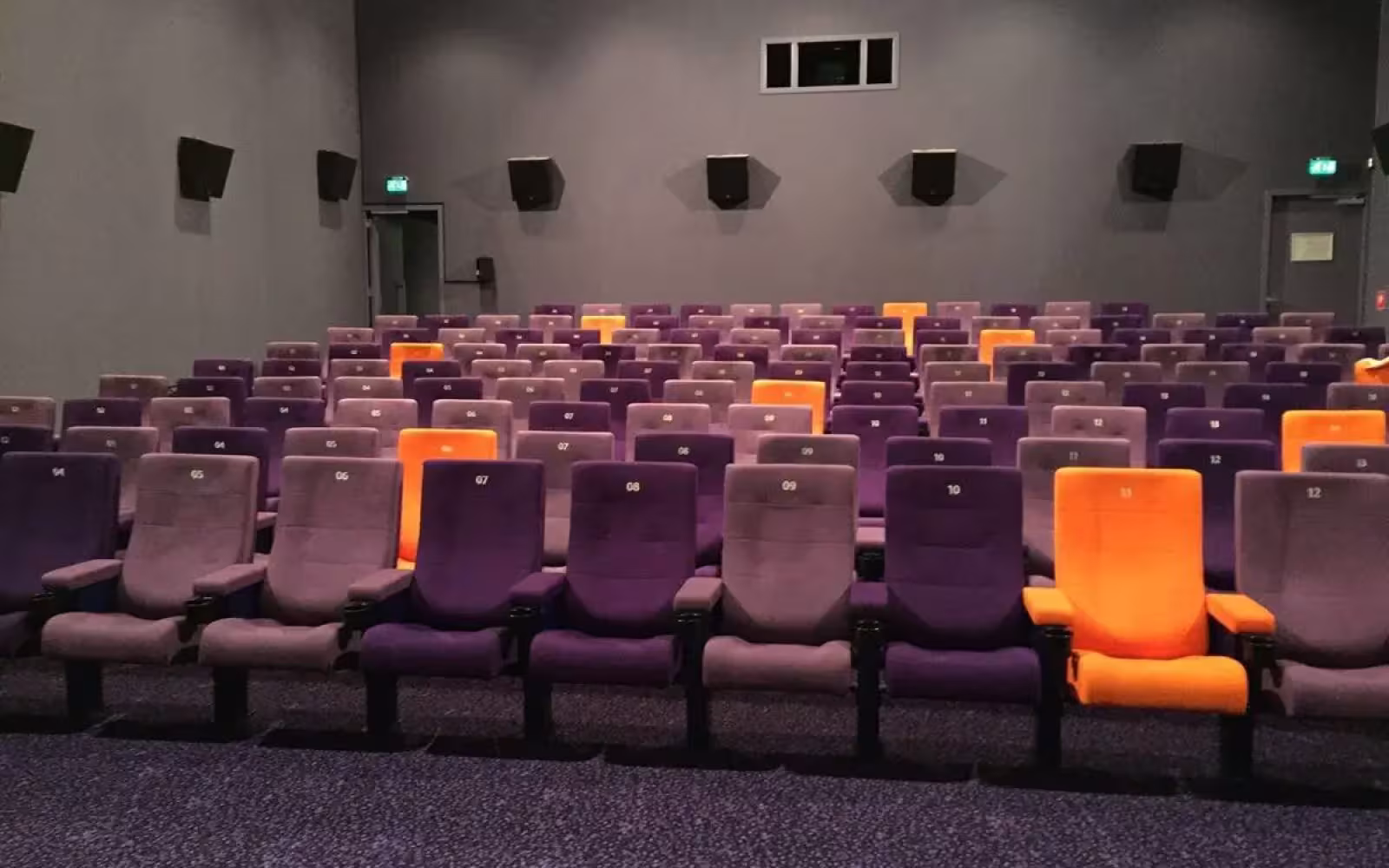 reinigen stoelen theater de nieuwe kolk Assen drenthe